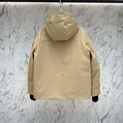 Burberry hooded utility jacket with four front patch pockets — 3