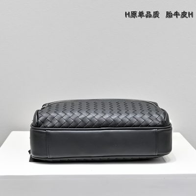 Bottega Veneta-style crossbody bag — 4