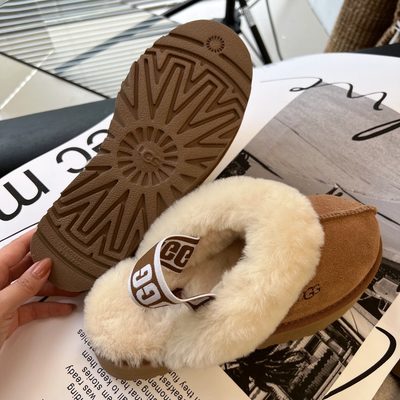 UGG Funkette Slippers — 8