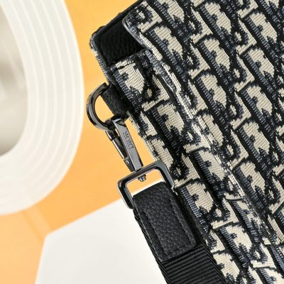 Dior pouch — 6