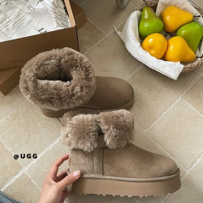UGG platform ankle boot — 9