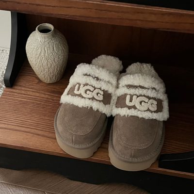UGG tan suede platform slippers — 3