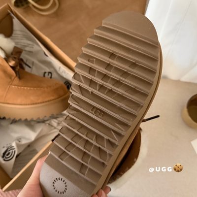 UGG Kallen Platform boots — 8