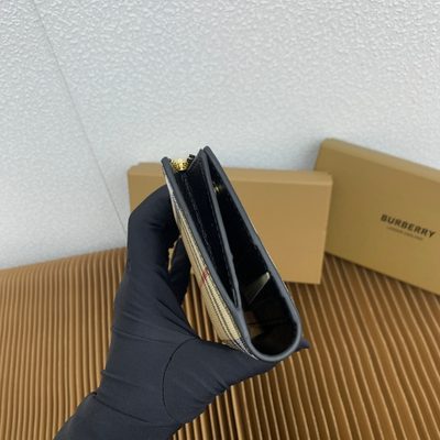 Burberry Check zipped wallet — 8