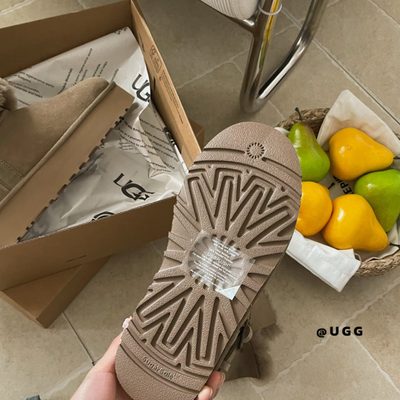 UGG platform ankle boot — 8