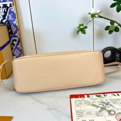 Louis Vuitton Bag — 7