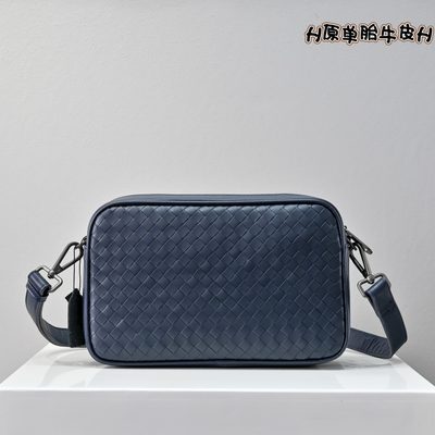 Bottega Veneta blue small leather Intrecciato bag — 3