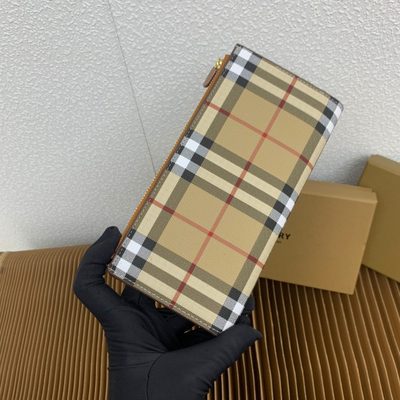 Burberry Check zipped wallet — 3