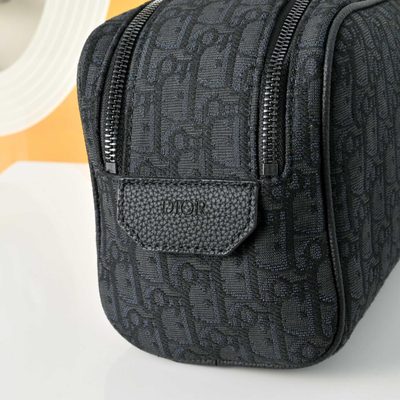 Dior toiletry bag — 7