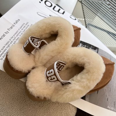 UGG Funkette Slippers — 6