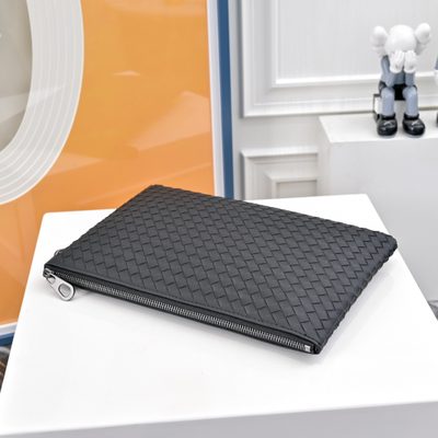 Bottega Veneta-style clutch bag — 3