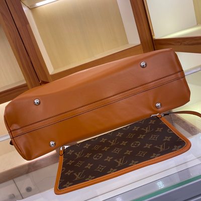 Louis Vuitton Bag — 7