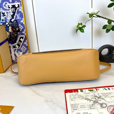 Louis Vuitton Bag — 7
