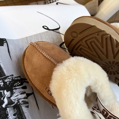 UGG Funkette Slippers — 3