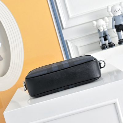 Burberry City Check messenger bag — 4