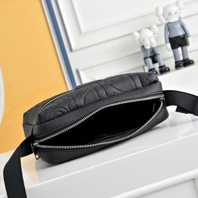 Dior Rider Zipped Messenger Bag in black — 8