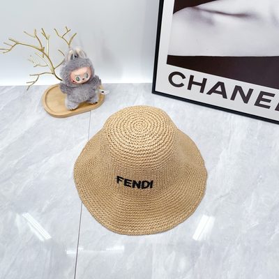 Fendi bucket hat — 7