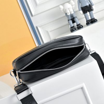 Burberry City Check messenger bag — 9