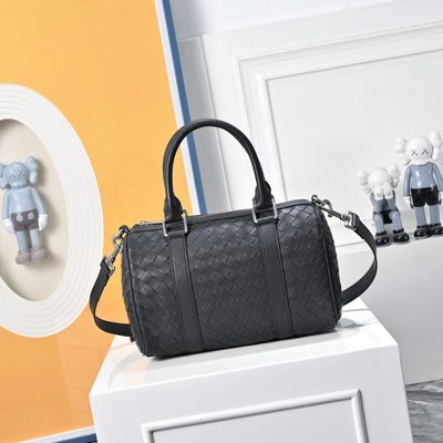 Bottega Veneta-style black woven Intrecciato leather pillow bag — 6