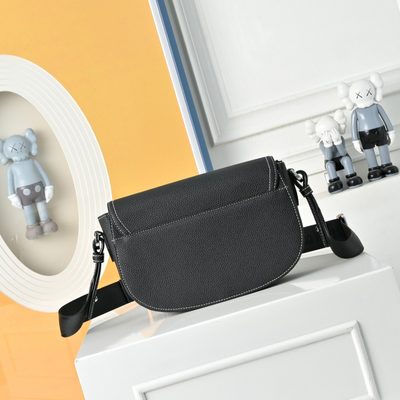 Dior Saddle Messenger Bag — 3