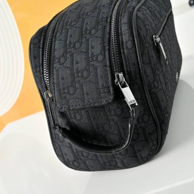 Dior toiletry bag — 6