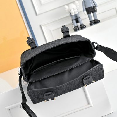 Dior Hit the Road messenger bag — 8