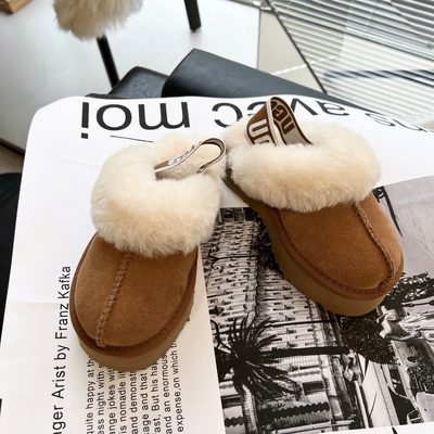UGG Funkette Slippers — 8