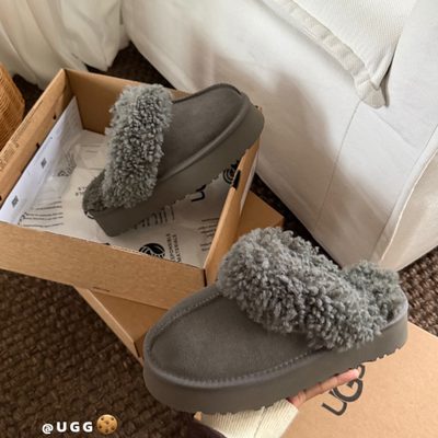 UGG platform slipper — 9