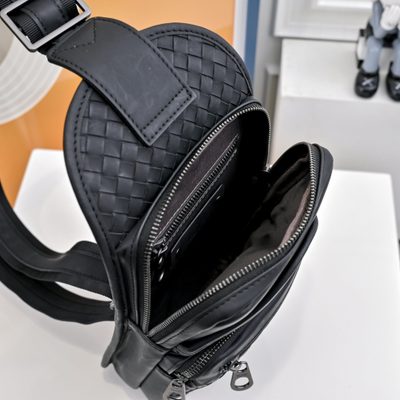 Bottega Veneta Intrecciato leather sling bag — 8