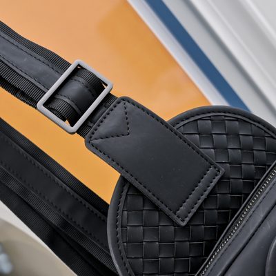 Bottega Veneta Intrecciato leather sling bag — 5