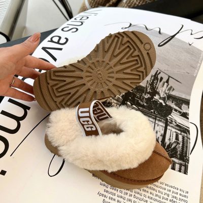 UGG Funkette Slippers — 9