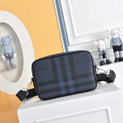 Burberry City Check messenger bag — 3