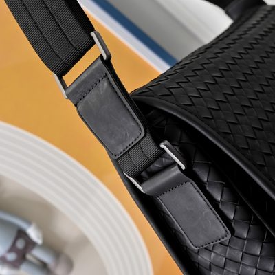 Bottega Veneta Intrecciato messenger bag — 4