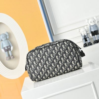 Dior toiletry bag — 3