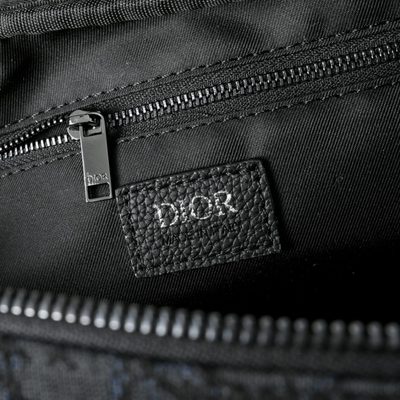 Dior toiletry bag — 8