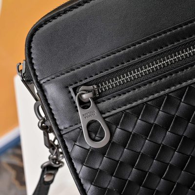 Bottega Veneta Intrecciato clutch bag — 5