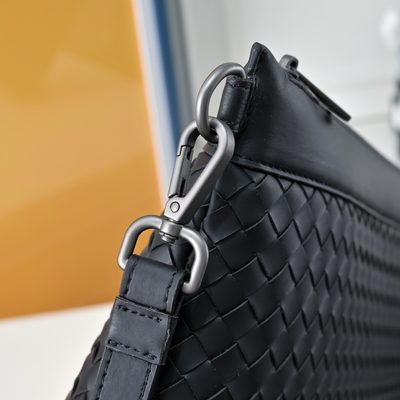 Bottega Veneta Intrecciato leather clutch bag — 5