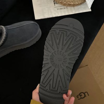 UGG Tazz II platform slippers — 9