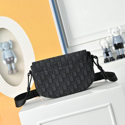 Dior Saddle Messenger Bag — 3