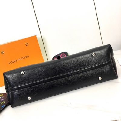 Louis Vuitton Bag — 8