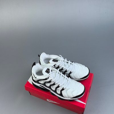 Nike Air Max Plus trainers — 7