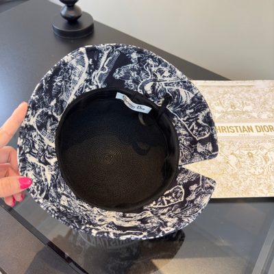 Dior bucket hat — 9