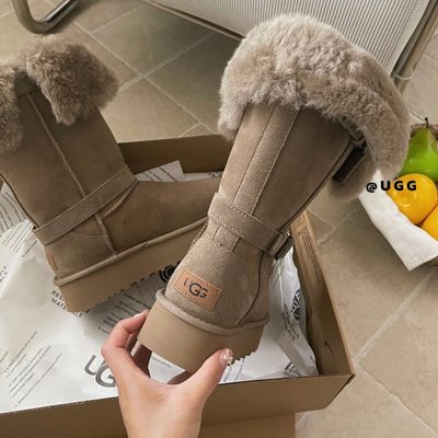 UGG Short Valerie Platform Boots — 9