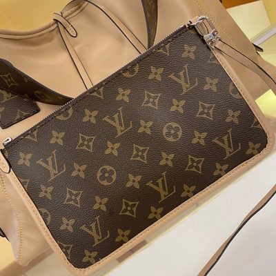 Louis Vuitton Bag — 4