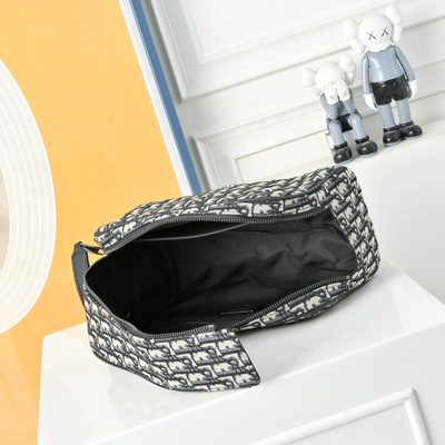 Dior toiletry bag — 9