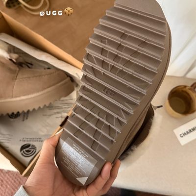 UGG Kallen Platform boots — 9