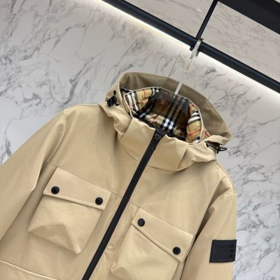 Burberry hooded utility jacket with four front patch pockets — 4