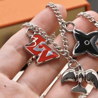 Louis Vuitton Colier LV Dove charm necklace — 4